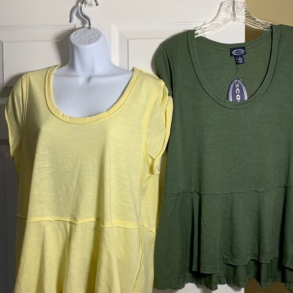 Scoop size medium 8–10 top bundle. One green and one yellow - Picture 1 of 9
